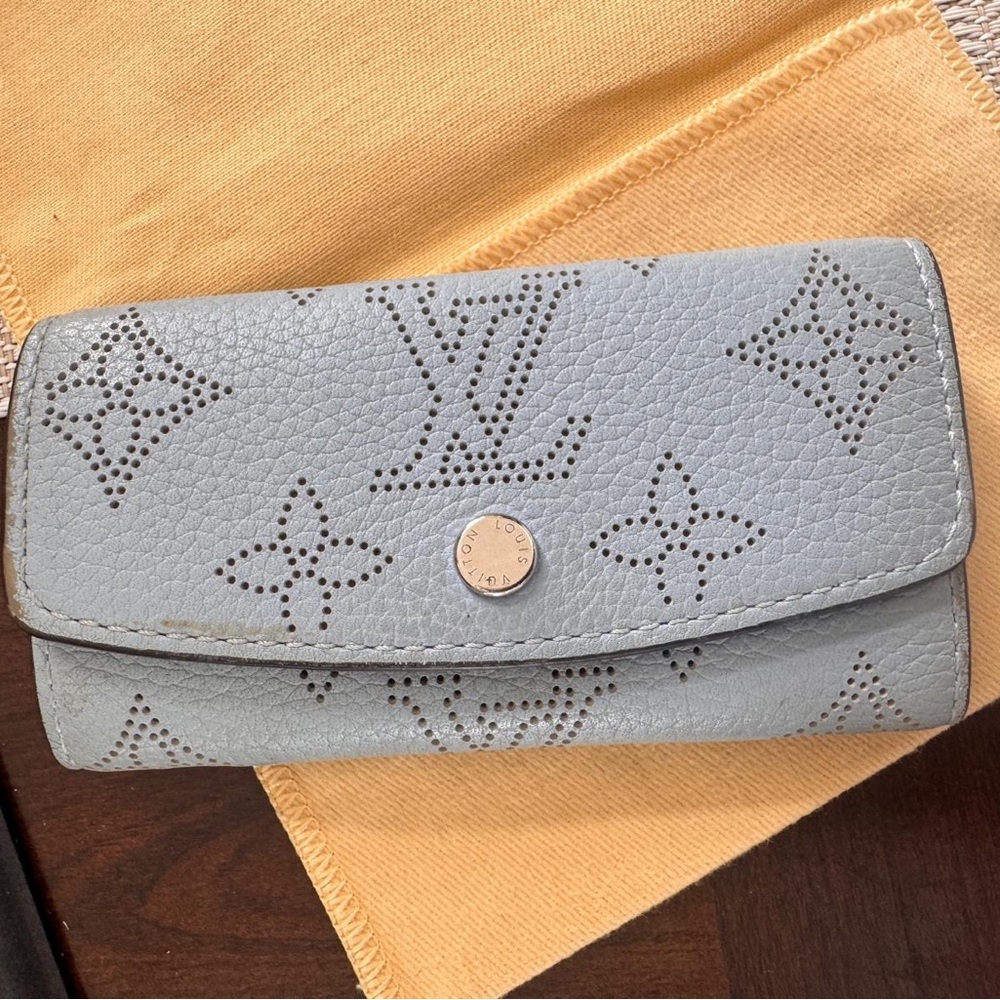 Louis Vuitton Light Blue Mahina Key Holder - Picture 4 of 8